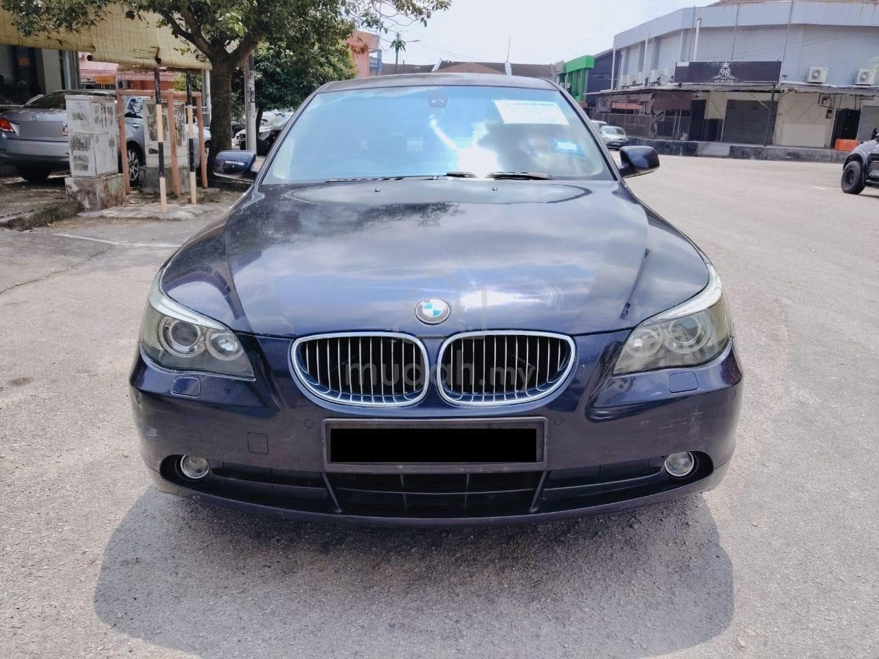 BMW E60 523i